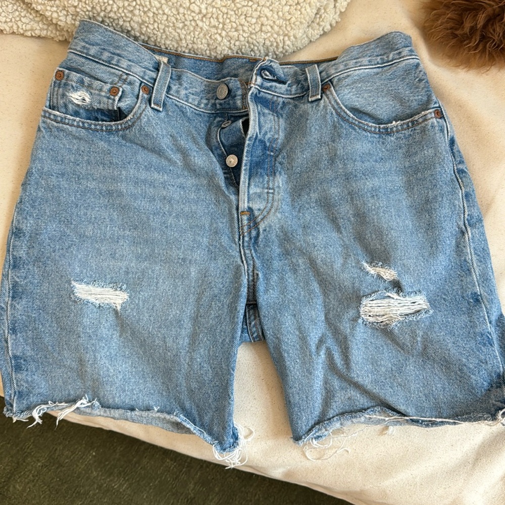 Levi’s 501 shorts distressed w29